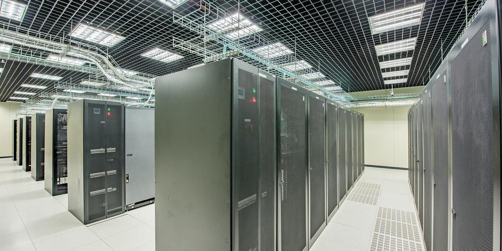 電網(wǎng)服務(wù)器的核心作用 數(shù)據(jù)驅(qū)動(dòng)的電力系統(tǒng)大腦